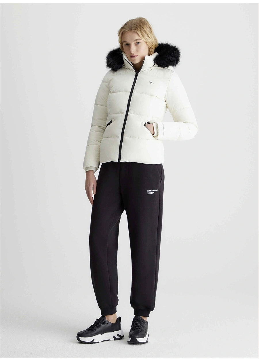 Зимно яке Calvin Klein Jeans в цвят Ivory