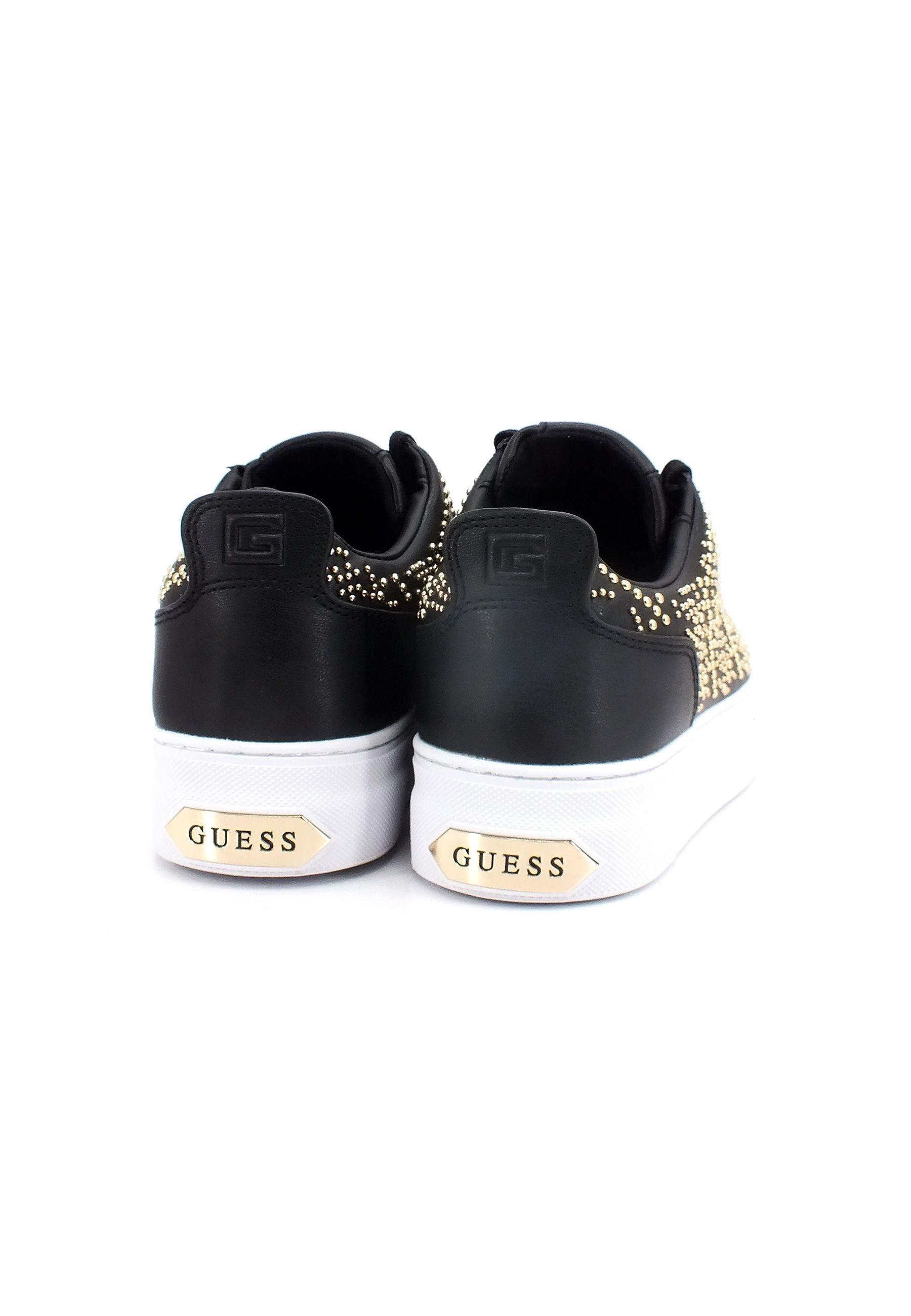 Сникърси Guess